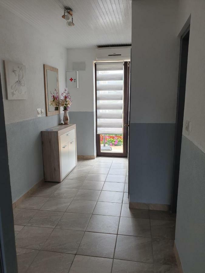Apartman Laura สโมลยานัซ ภายนอก รูปภาพ