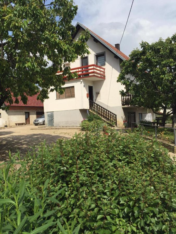 Apartman Laura สโมลยานัซ ภายนอก รูปภาพ
